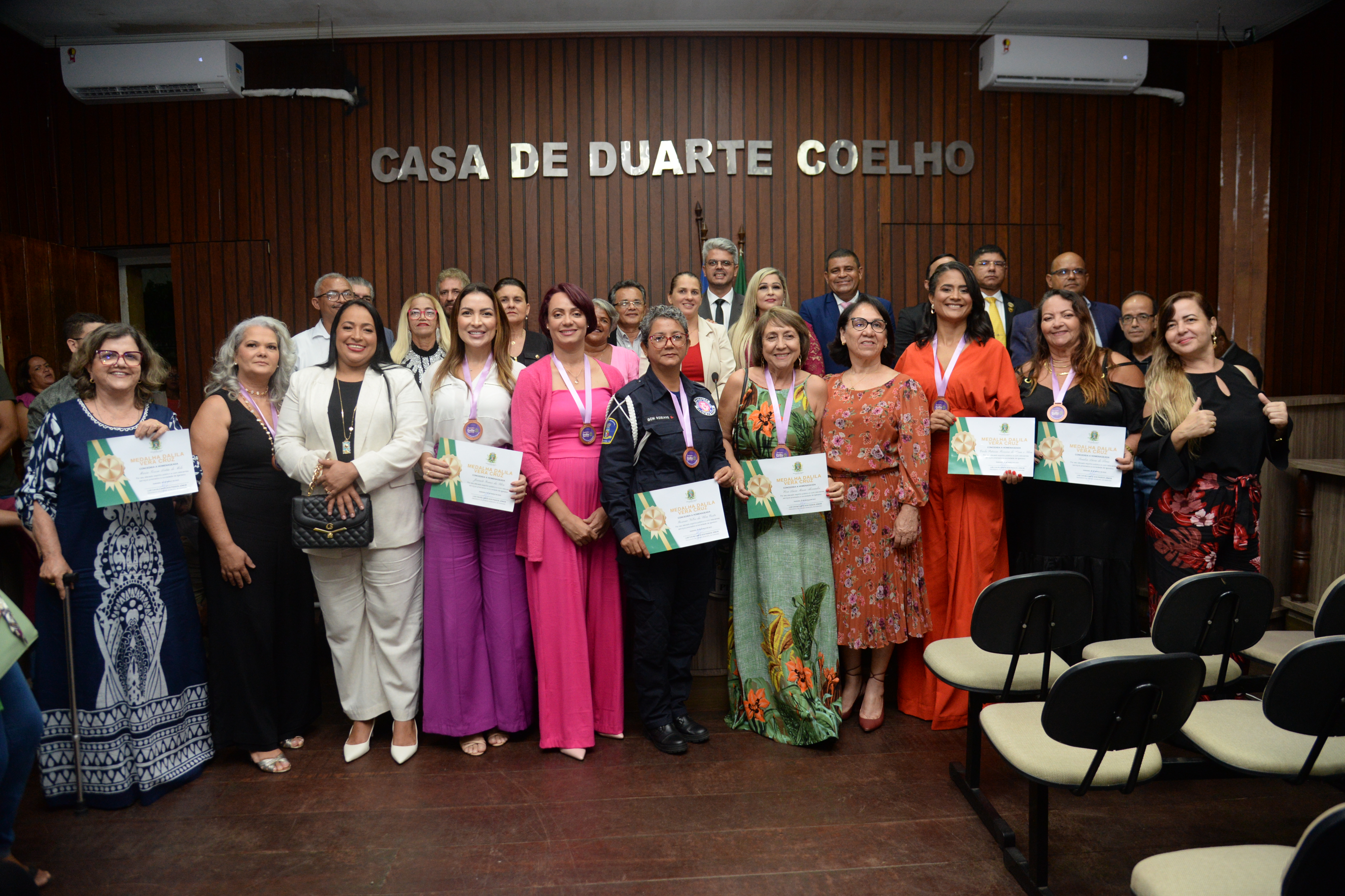 Câmara de Igarassu concede Medalha Vereadora Dalila Vera Cruz em sessão solene